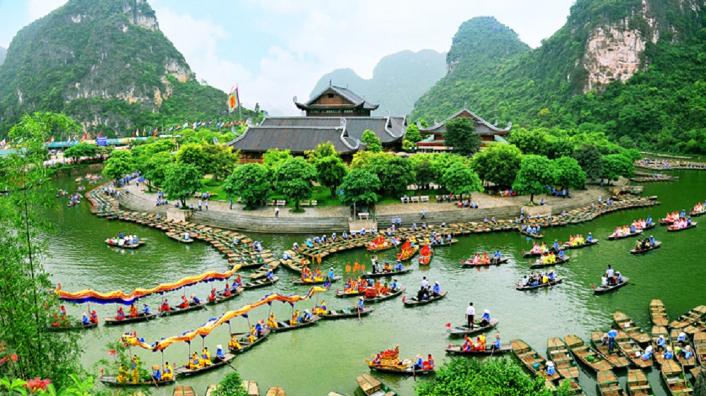 Tham quan tour Hoa Lư Tràng An 1 ngày ăn trưa buffet
