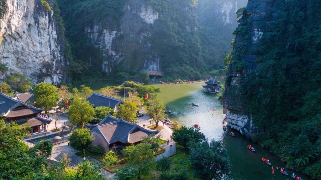 Tràng An - Trải nghiệm trong Tour Ninh Bình Hạ Long 2 ngày 1 đêm