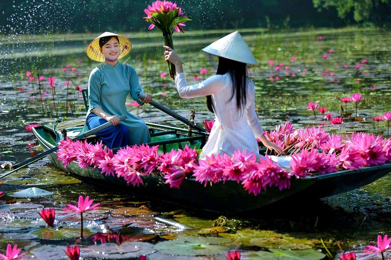 Mua vé tam Cốc Bích Động trải nghiệm vịnh Hạ Long trên cạn