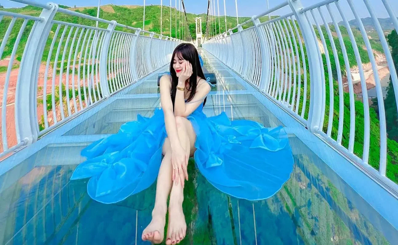 Kinh nghiệm đi cầu kính Sapa thách thức độ cao sống ảo cực chất