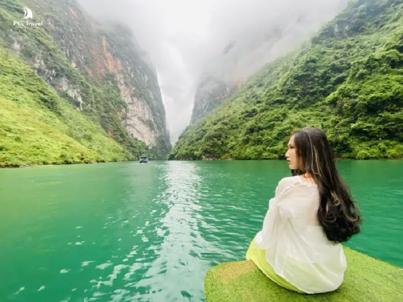 Du lịch sông nho quế Hà Giang ngắm vẻ đẹp huyền ảo từ hẻm tu sản